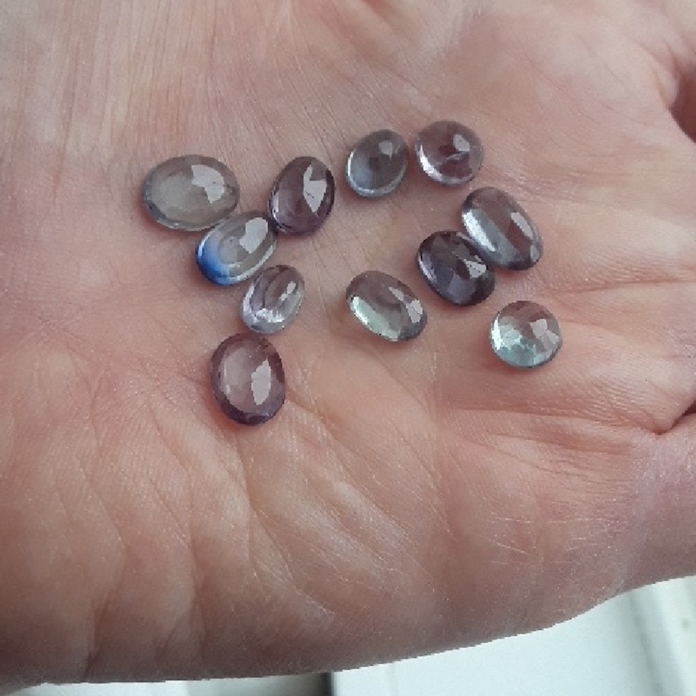 Lot of 11 Synthetic Alexandrite Stones - Subtle Colour change, oval & round cut